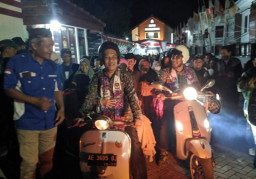 Hari Terakhir Pendaftaran Pilkada Magetan, Pakai Vespa Hergunadi-Basuki Daftar ke KPU