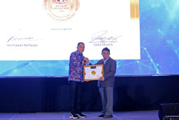 Pemkot Surabaya Boyong 5 Penghargaan Government Techno Marketing  Award 2024 Jawa Timur