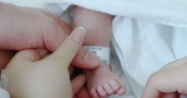 Lahirkan Bayi Perempuan, Syahrini Resmi Jadi Ibu Tepat di Usia 44 Tahun