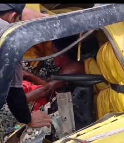 Dump Truk vs Tangki CPO, Sopir  Terjepit di Kabin