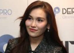 Serempetan di Jalan Tol,  Mobil Alphard Ayu Ting Ting Lecet