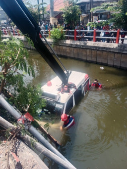 Begini Insiden Feeder Wira Wiri Suroboyo Tercebur Sungai