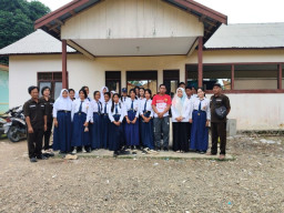 Meski Pakai Balai Desa, Siswa SMPN 1 Hampang Filial Paramasan 2X9 Tetap Semangat Belajar