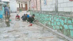 Pekerja Paving Blok dari Pokir Dewan di Link Asem Gembong Diduga Abaikan K3