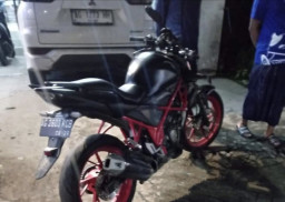 Gagal Menyalip, Pemotor Terjatuh dan Tertabrak Truk dan Langsung Tewas di Lokasi