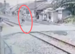 Viral Video Pria di Pemalang Nekat Tabrakkan Diri ke KA, Tubuhnya Hancur Tepotong-potong