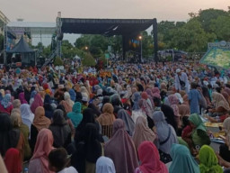 Ribuan Umat Ramaikan Festival Ekonomi Syariah Jawa di Surabaya