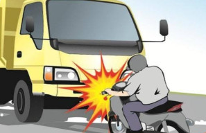 Gagal Menyalip, Pemotor Remaja  Tewas Tabrakan dengan Truk
