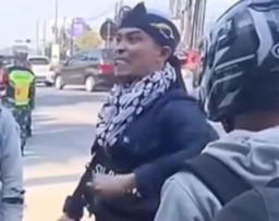 Pemotor Pura-Pura Kesurupan dan Bergaya ala Robot Saat Ditilang Polisi