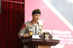 Kapolda Bali Berikan Arahan kepada Pecalang saat Kegiatan Jumat Curhat