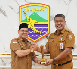 Bupati Kotabaru H. Sayed Jafar, SH Raih Penghargaan dari TV One
