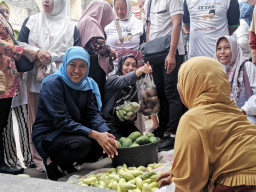 Khofifah Dicurhati Harga Ikan Turun dan BBM Langka Saat Temui Nelayan di Lamongan