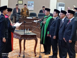 Tiga Pimpinan DPRD Lamongan Resmi Dilantik Diambil Sumpah Janji