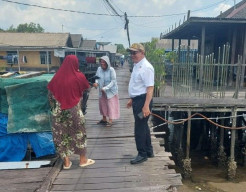 Bupati Kotabaru Tinjau Kondisi Kerusakan Jembatan di Rampa Baru