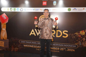 Inovatif Kembangkan Teknologi Digital, Bank Jatim Terima Ganjaran