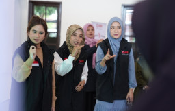 Ketika Tissa Biani Belajar Al-Qur’an Isyarat Bersama Teman-teman Tuli