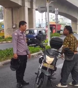 Responsif Hadapi Pria Petantang Petenteng Bawa Sajam, Aiptu Agus Supriyatna Diapresiasi Kapolri