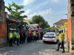 Polri Kerahkan 786 Personel Amankan Penetapan Cagub-Cawagub di KPU Bali