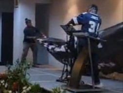 Acara Forum Tanah Air yang Dihadiri Refly Harun dkk  Dibubarkan Preman secara Brutal