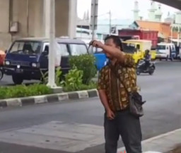 Pria Petentang Petenteng Bawa Sajam Berhasil Diamankan