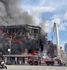 Toko Dilalap Api, 14 Mobil PMK Dikerahkan