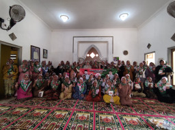 Emak-emak di Kecamatan Rubaru Deklarasi Dukung Pasangan Fauzi-Kiai Imam di Pilkada Sumenep