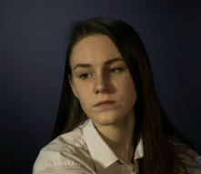 Bernyanyi, Selfie sambil Jalan Mundur, Gadis Cantik Tewas Terjatuh