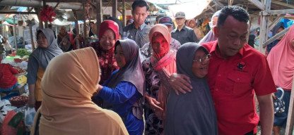 Blusukan Ke Pasar Ponorogo, Cagub Jatim Risma Janji Atasi Kemiskinan di Jatim
