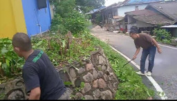 Persatuan Wartawan Indonesia Kotabaru Gelar Kegiatan Jum'at Bersih di Lingkungan Sekretariat