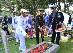 Jelang HUT ke-79 TNI, Kasad Ziarah di TMP Kalibata Mengenang Jasa Pahlawan
