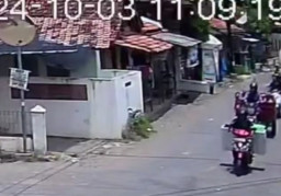 Penjual Jajanan Ditabrak Motor, Korban Tersiram Air Panas