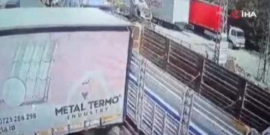 Kejepit Dua Truk, Pria Ini Kritis