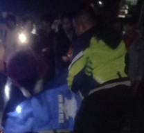 Menyalip, Pemotor Tewas Masuk Kolong Truk karena Hindari Tabrakan