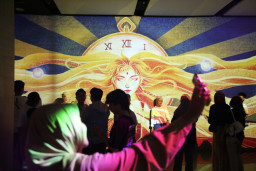 Pemkot Surabaya Bersama LZY Visual Gelar Pameran Video Mapping