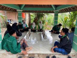 PAC ISNU Menziarahi Sejumlah Makam yang Terabaikan