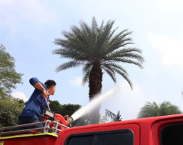 Peduli Lingkungan, Ratusan Liter Eco Enzyme Disemprotkan di Desa Adat Buleleng