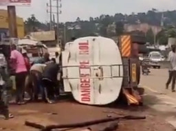 Truk Tangki Meledak Akibat Bahan Bakarnya Dijarah Warga, 11 Orang Tewas