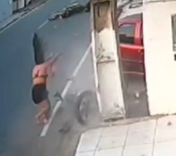 Motor Tabrak Tiang, Ananda Terpelanting lalu Meninggal