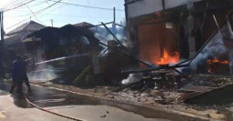 Berawal Cekcok Warisan, Adik Bakar Toko Bangunan Kakaknya di Buleleng, Polisi Selidiki