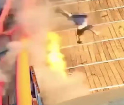 Kena Ledakan Gas, Pekerja Terpental hingga Berputar-putar di Udara