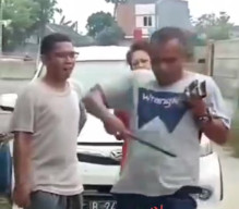 Preman di Gunung Sindur, Kabupaten Viral karena Mengancam warga dengan Golok