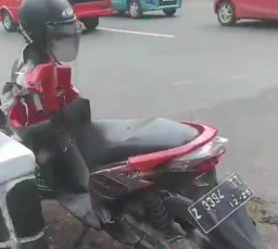 Gagal Menyalip, Ini yang Terjadi pada Pengemudia Vario