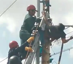 Panjat Tiang, Gelandangan Tersengat Listrik hingga Tubuhnya Terbakar