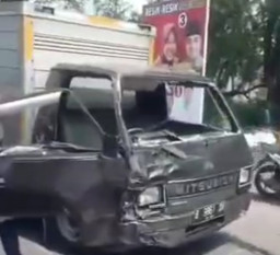 Mobil Boks Seruduk 5 Motor di Gresik, Dua Orang Meninggal