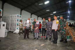 PJs Wali Kota Restu Novi bersama Forkopimda dan KPU Surabaya Tinjau Gudang Logistik Pilkada 2024