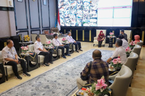 Tim Juri Innovative Government Award Puji Inovasi Surabaya Sejahterakan Warga Miskin