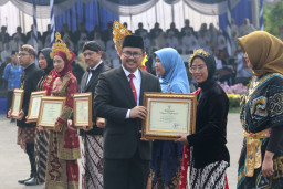 HGN dan KORPRI, Pemkot serahkan Penghargaan Satyalancana Karya Satya dan Upayakan Kesejahteraan Guru