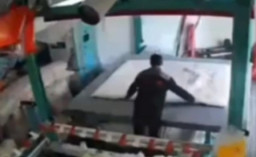 Viral, Pekerja Pabrik Tewas Terjepit Mesin Pres