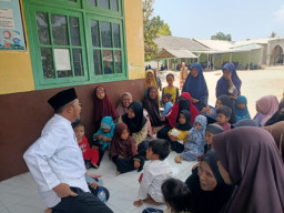 Berkunjung ke Sapeken, Achmad Fauzi Komitmen Tambah Kuota Watt Listrik di Kepulauan Sumenep