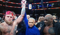31 Tahun Lebih Tua, Mike Tyson Kalah Angka Mutlak dari Jake Paul